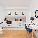 Cracow Starowislna By Renters * Krakau